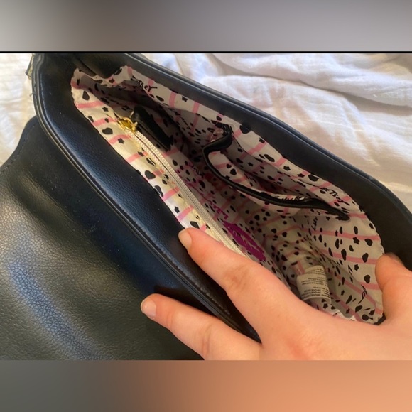 Authentic BETSEY JOHNSON LUV BETSEY CROSSBODY - Picture 3 of 5